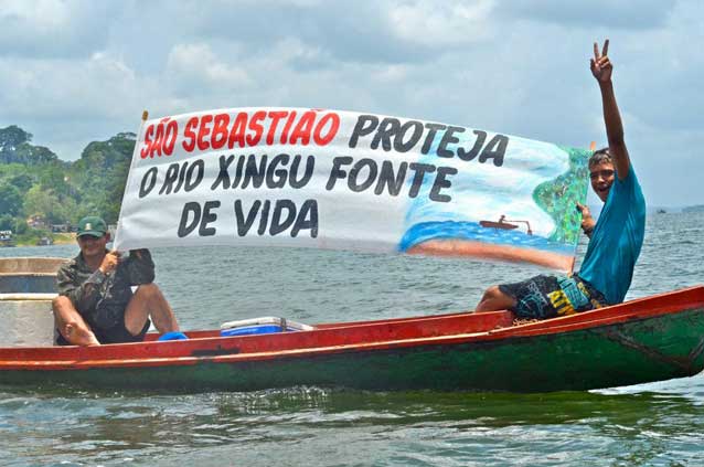 Fishermen protesting after leaving a 35-day occupation in October 2012. Photo credit: Maira Irigaray