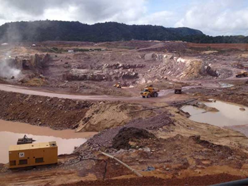 Construction at the São Manoel dam site on the Teles Pires River, Brazil, where three other dams are now nearing completion. Photo credit: International Rivers
