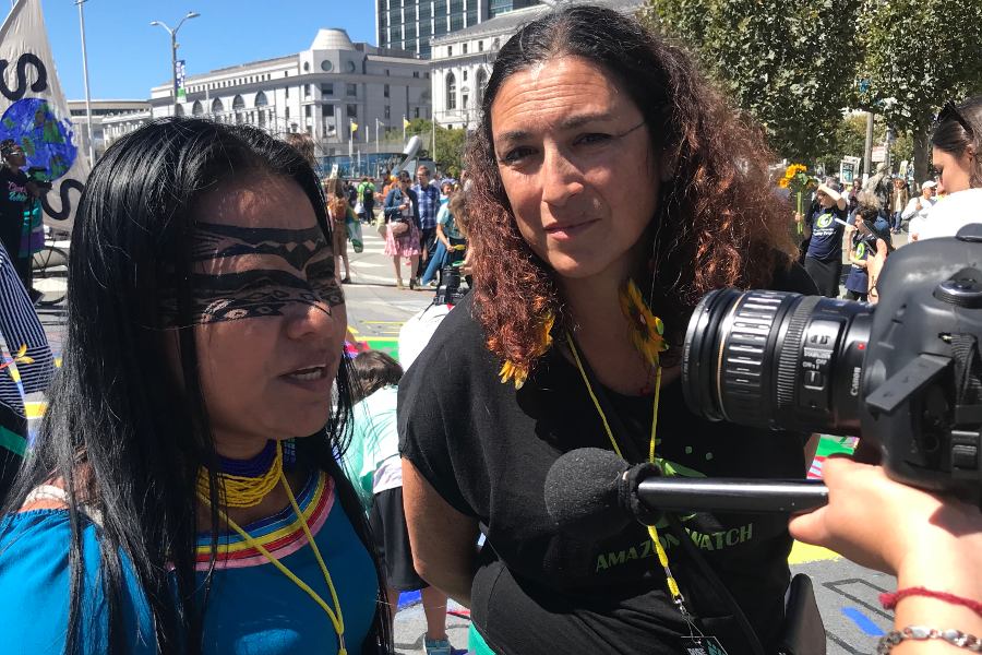 Mirian Cisneros, presidenta de Sarayaku, es entrevistada sobre el motivo de su visita a San Francisco.