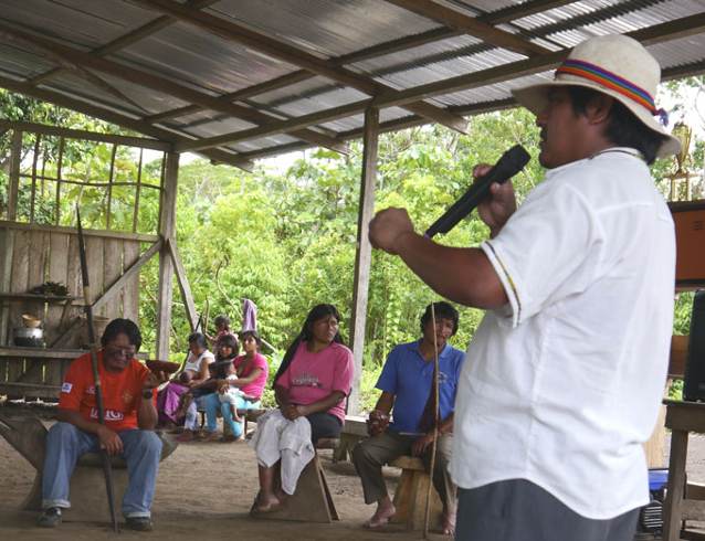 Jaime Vargas speaking to Achuar villagers