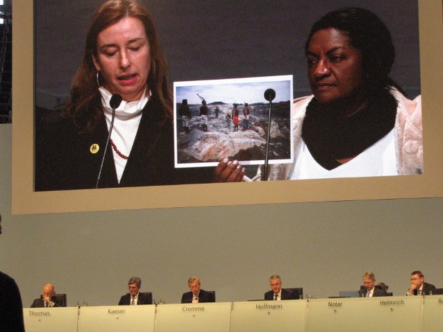Monica Brito addressing Siemens shareholders Photo: Planète Amazone
