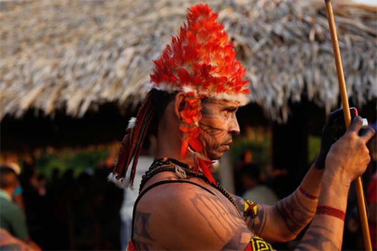 A member of the Munduruku indigenous group. The Munduruku people, with a population of 12,000, have lived in the region for centuries. They have been resisting hydropower developments on tributaries of the Tapajós for decades. Photo credit: Lunae Parracho / Greenpeace