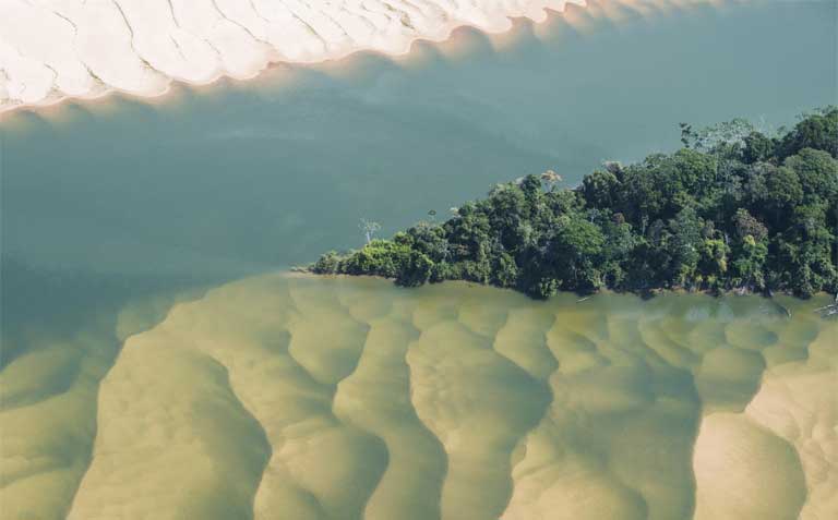 An aerial view of the Tapajós River obscured by clouds. A new report warns that social and environmental devastation will result from proposed hydropower projects in the Tapajós Basin, and urges the Brazilian government and international companies to instead work towards a clean energy future for Brazil. Photo credit: Daniel Beltrá / Greenpeace