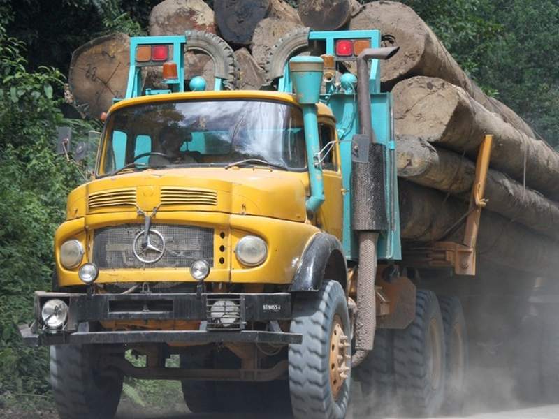 Logging truck in Malaysian Borneo. Photo credit: Rhett Butler / Mongabay.com