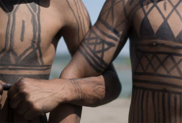 Munduruku arms joined in union. Photo credit: Anderson Barbosa of the Anderson Barbosa / Fractures Collective.