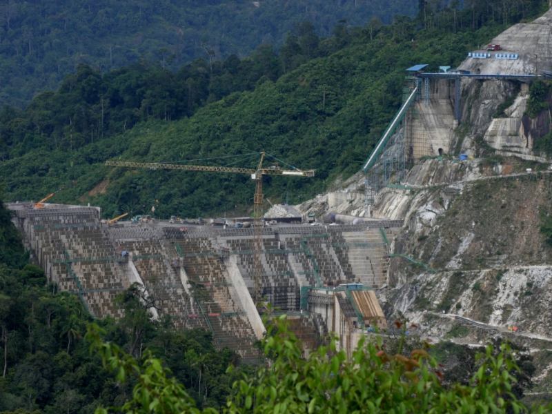 The construction of the Mutum dam in Malaysia. Photo credit: International Rivers.