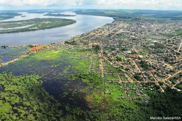 The city of Altamira seen from the air with seasonal high waters of the Xingu River flooding an area of the outskirts of the city. If built, the Belo Monte dam will make this and much more serious flooding a permanent reality, driving thousands from their homes. Photo credit: Marcelo Salazar / ISA
